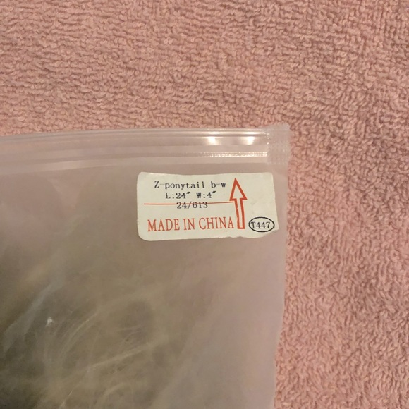 NEW! Fashion Claw Clip-In Long Curly Synthetic Pony Tail-  Light Blonde. - Picture 4 of 7